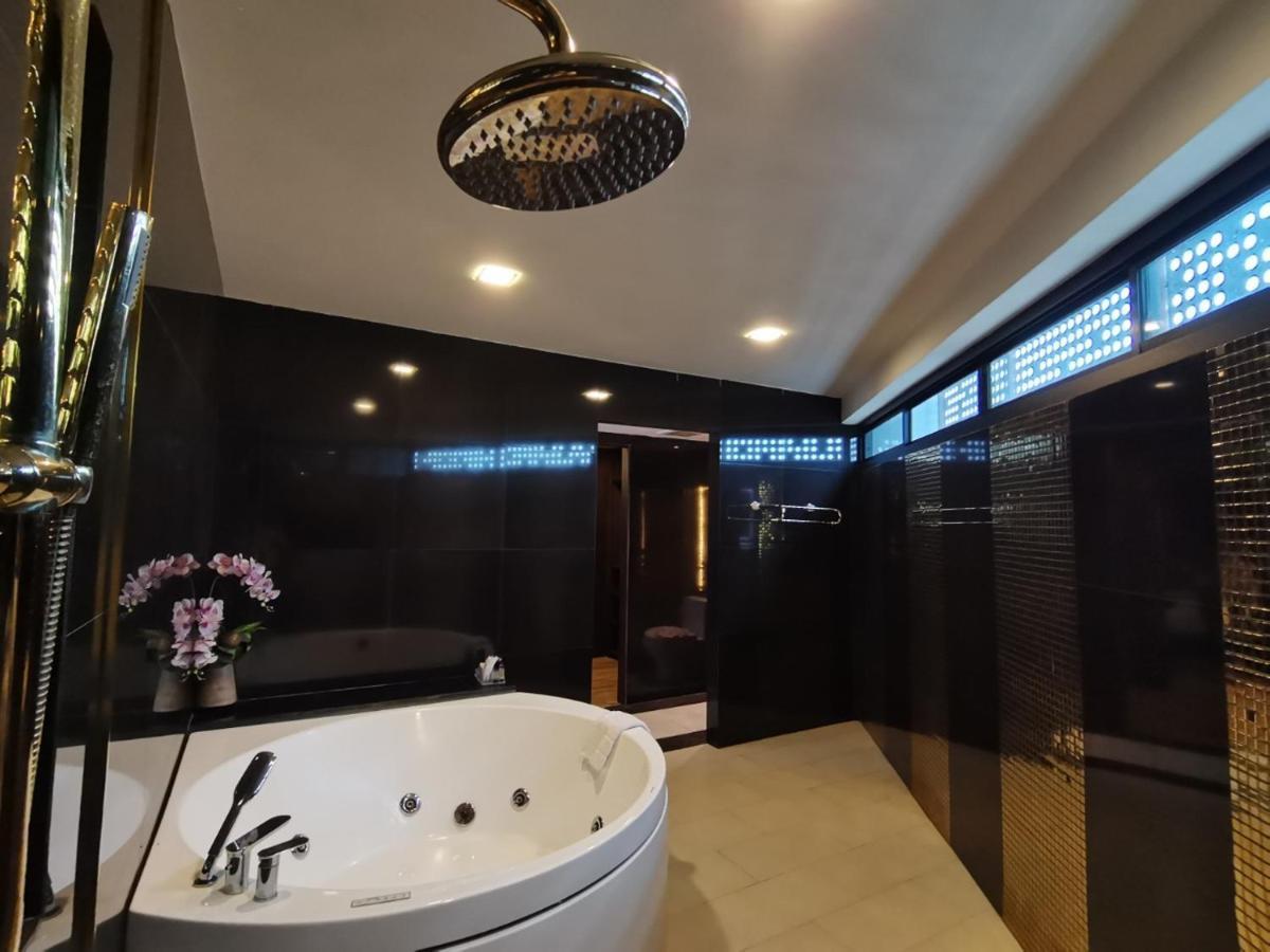 Holatel Hotel Phitsanulok Ngoại thất bức ảnh