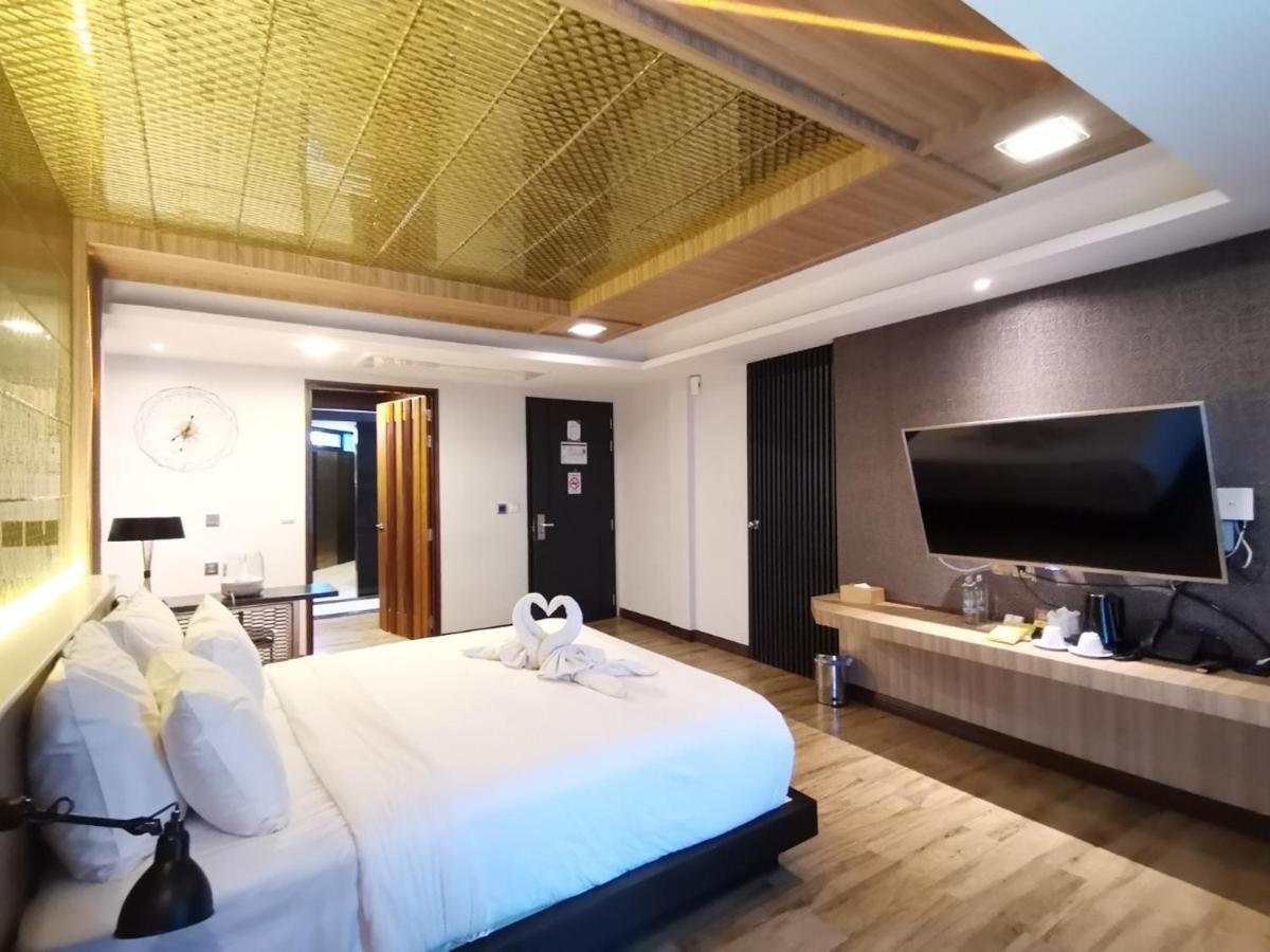 Holatel Hotel Phitsanulok Ngoại thất bức ảnh