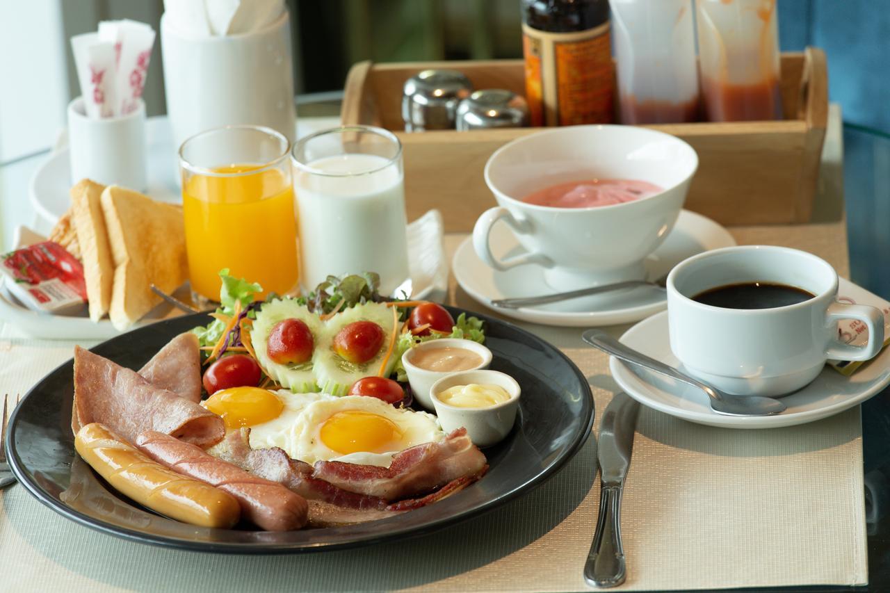 Holatel Hotel Phitsanulok Ngoại thất bức ảnh