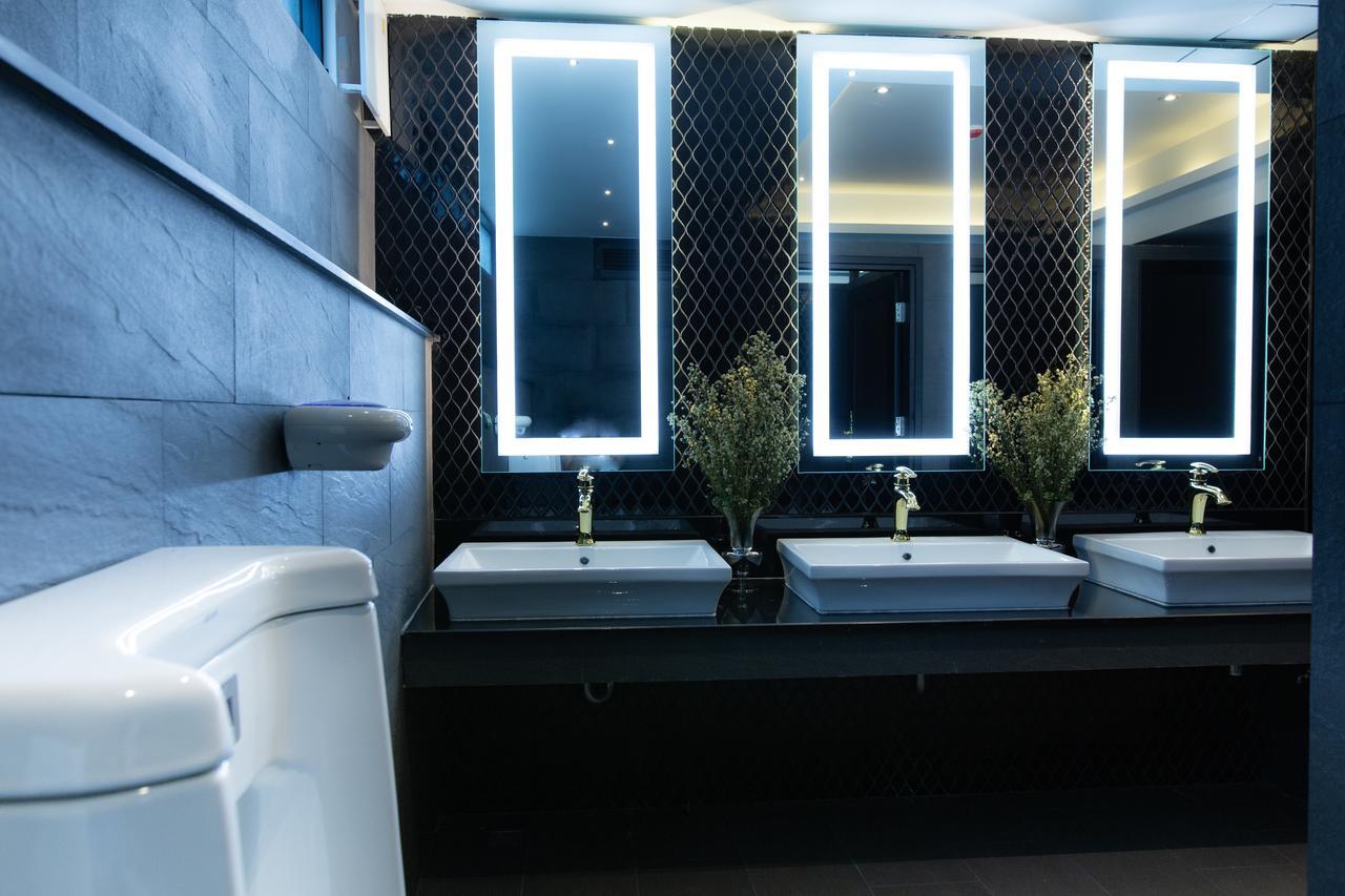 Holatel Hotel Phitsanulok Ngoại thất bức ảnh