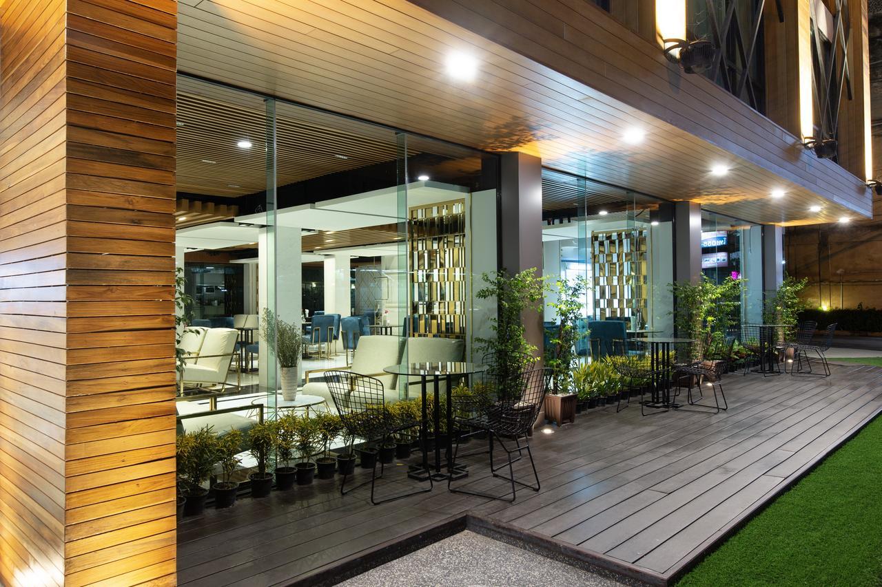 Holatel Hotel Phitsanulok Ngoại thất bức ảnh